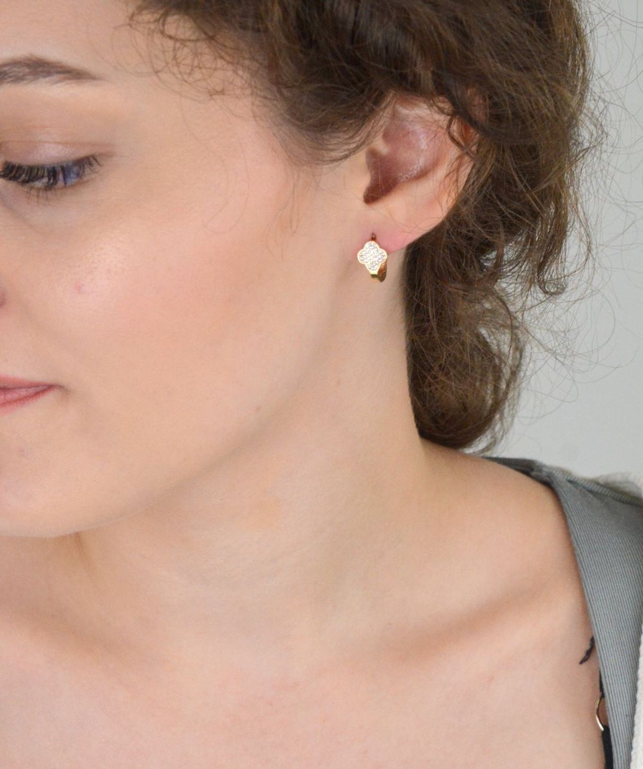 Złote kolczyki z cyrkoniami w kształcie kwiatu – angielskie zapięcie  14K  KL_8757A_585.jpg